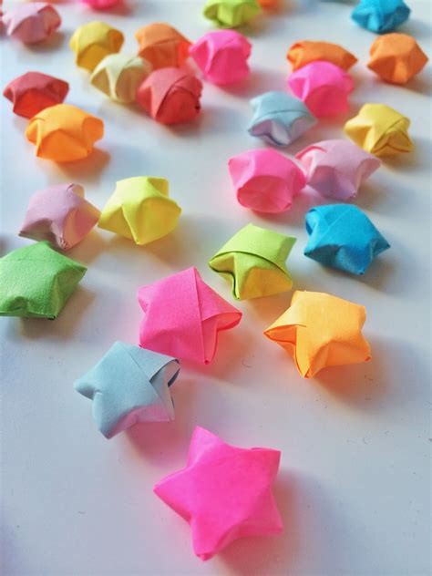 04-Apr-2007 ... Paper Origami Stars TUTORIAL. 621 Favourites 103 Comments 61.9K Views. Description. Enjoy! These are simple to make, but look awesome! :D I ...